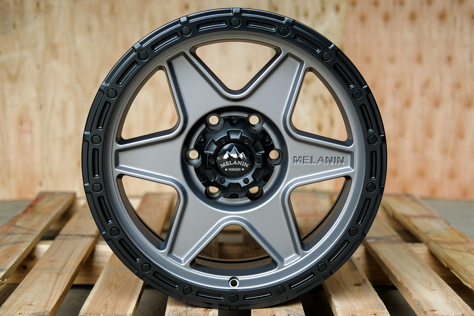 Литые диски Melanin Off Road Wheels 6360 r18x8.5 6x139,7 ET+10 ЦО 106.1 Черный + серый