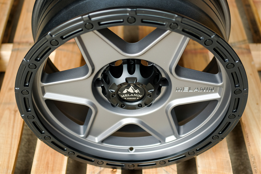 Литые диски Melanin Off Road Wheels 6360 r18x8.5 6x139,7 ET+10 ЦО 106.1 Черный + серый