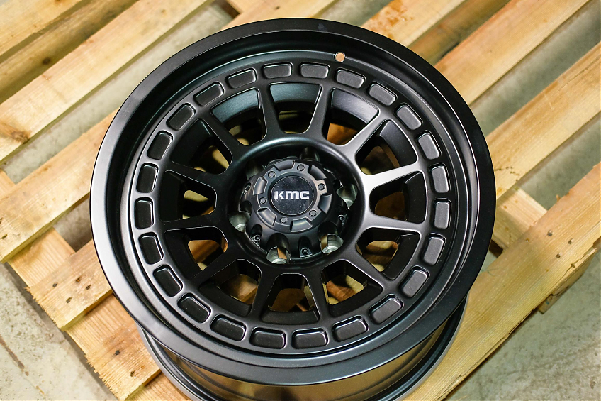 ДИСК АВТОМОБИЛЬНЫЙ АЛЮМИНИЕВЫЙ ЛИТОЙ KMC CANYON (Реплика) 18х9 ET+10 6X139.7 ЦО-110,1