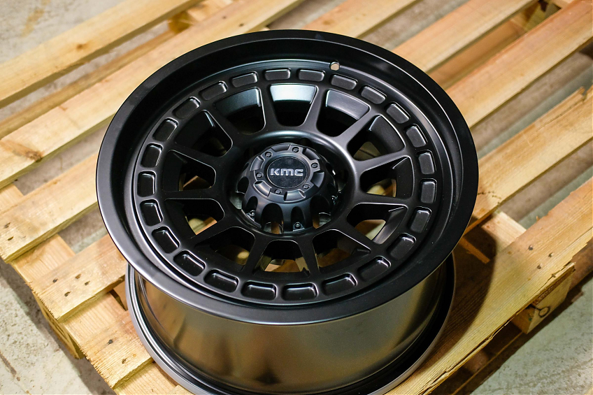 ДИСК АВТОМОБИЛЬНЫЙ АЛЮМИНИЕВЫЙ ЛИТОЙ KMC CANYON (Реплика) 18х9 ET+10 6X139.7 ЦО-110,1