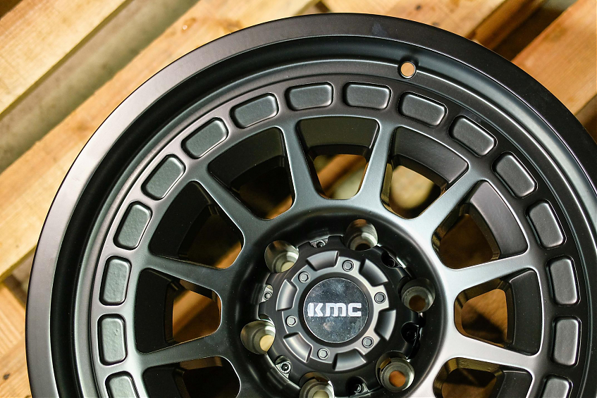 ДИСК АВТОМОБИЛЬНЫЙ АЛЮМИНИЕВЫЙ ЛИТОЙ KMC CANYON (Реплика) 18х9 ET+10 6X139.7 ЦО-110,1