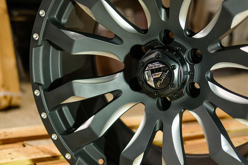 ДИСК АВТОМОБИЛЬНЫЙ АЛЮМИНИЕВЫЙ ЛИТОЙ FUEL Model D673 (Реплика) R20х10 ET-0 6X139.7 ЦО-110,1