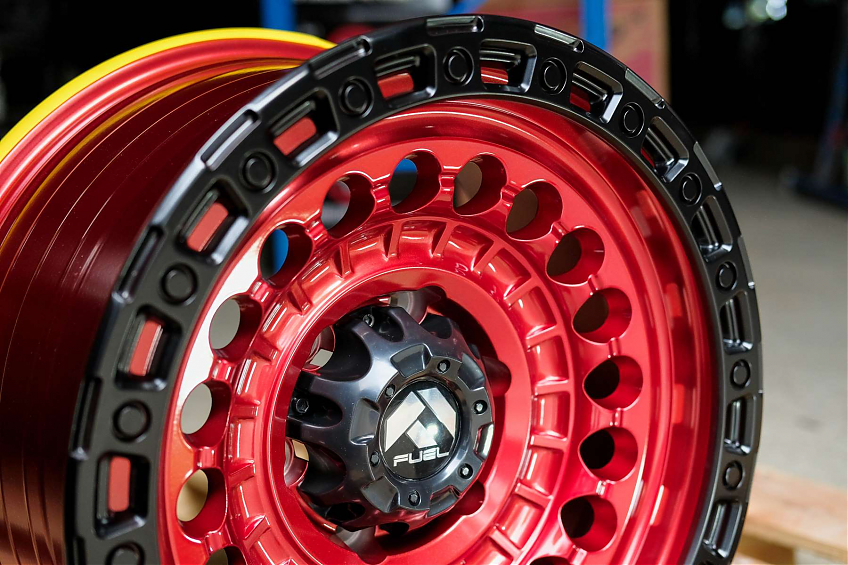 ДИСК АВТОМОБИЛЬНЫЙ АЛЮМИНИЕВЫЙ ЛИТОЙ BLACK RHINO SENTINEL Красный + Черный (Реплика) 17х9 ET-0 6X139.7 ЦО-110,1