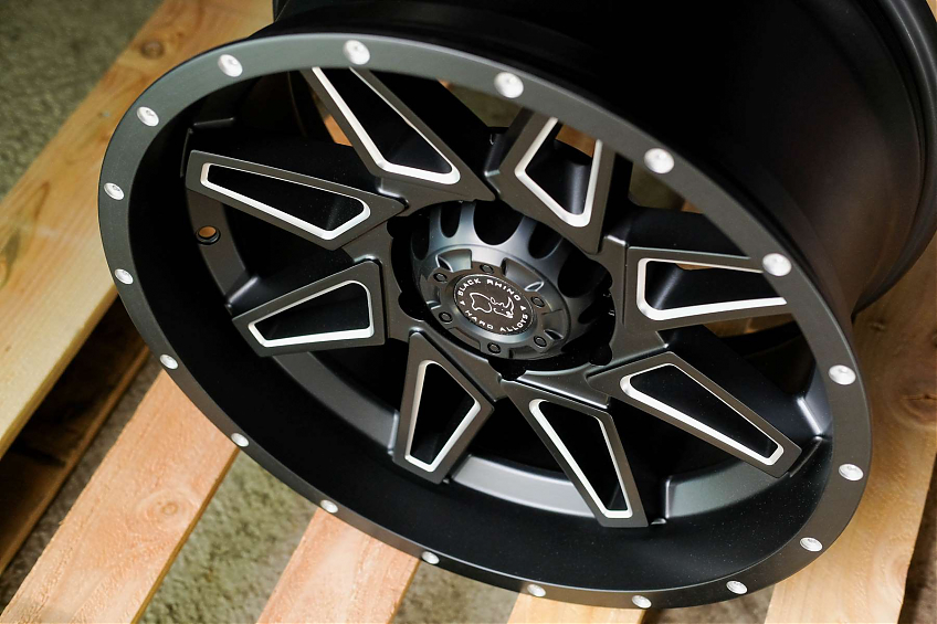 ДИСК АВТОМОБИЛЬНЫЙ АЛЮМИНИЕВЫЙ ЛИТОЙ Black Rhino 212 Реплика 18х9 ET-0 6X139.7 ЦО-110.1