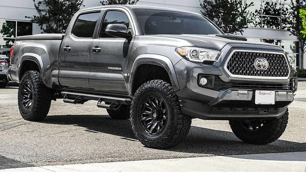 ДИСК АВТОМОБИЛЬНЫЙ АЛЮМИНИЕВЫЙ ЛИТОЙ FUEL Model D673 (Реплика) R20х10 ET-0 6X139.7 ЦО-110,1