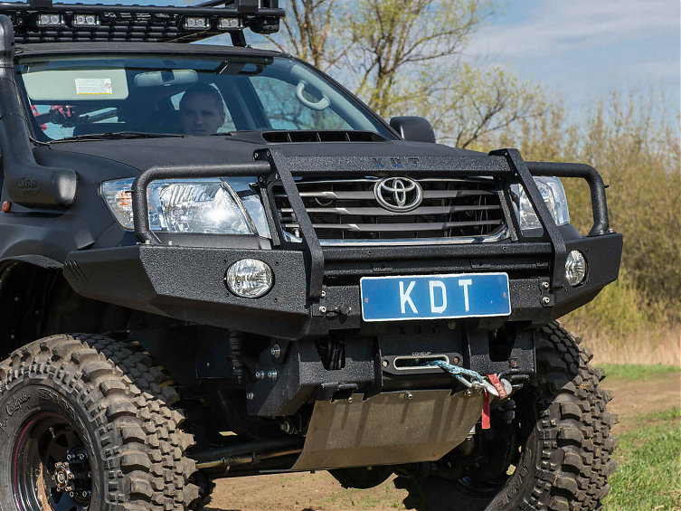 Передний силовой бампер III поколения с кенгурином алюминиевый для Toyota HILUX до 2015 г.в.
