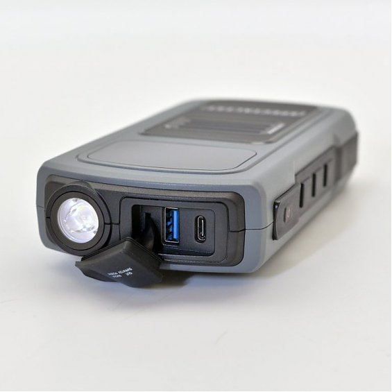 Устройство пуско-зарядное портативное BERKUT 12V 13000 mAh JSL-13000