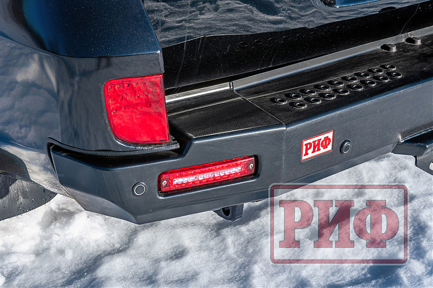 Бампер РИФ силовой задний Toyota Land Cruiser 200 2012-2015 с квадратом под фаркоп, калиткой, фонарями, подсветкой номера