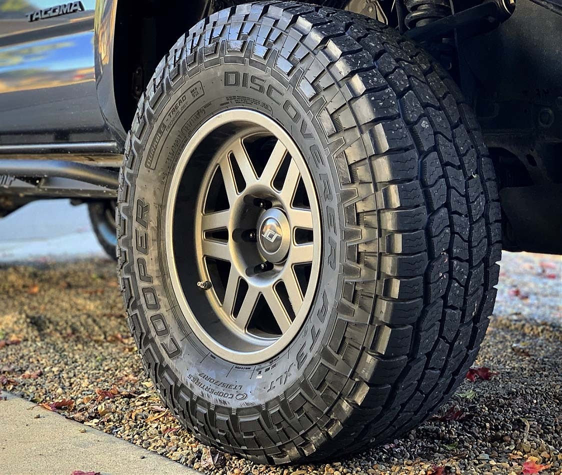 Шина всесезонная Cooper Discoverer AT3 XLT 285/75 R16 126/123 R