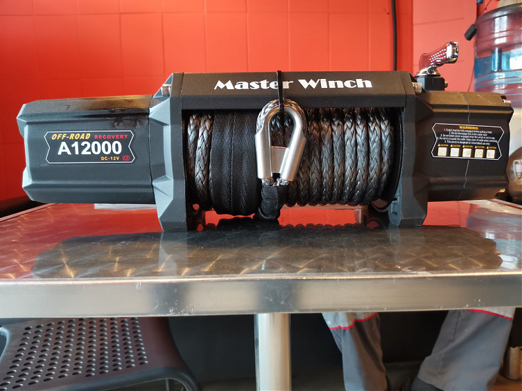 Лебедка MASTER WINCH A-серии 12000 12v (тяговое усилие до 5443 кг) с cинтетическим тросом