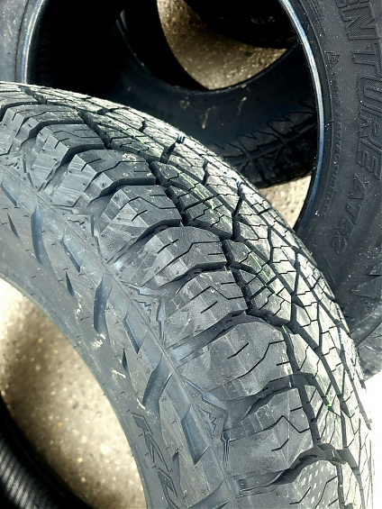 Шина вседорожная всесезонная Kumho Road Venture AT52 35x12,5x17	121R