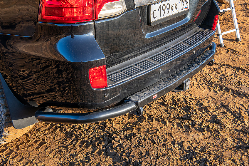 Бампер задний силовой/защита штатного бампера РИФ Toyota Land Cruiser 200 2007-2015 c квадратом под фаркоп
