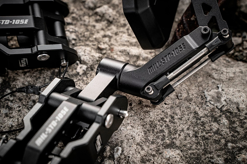 Замки капота с зеркалом FURY серии Awaken алюминиевые для Jeep Wrangler JL