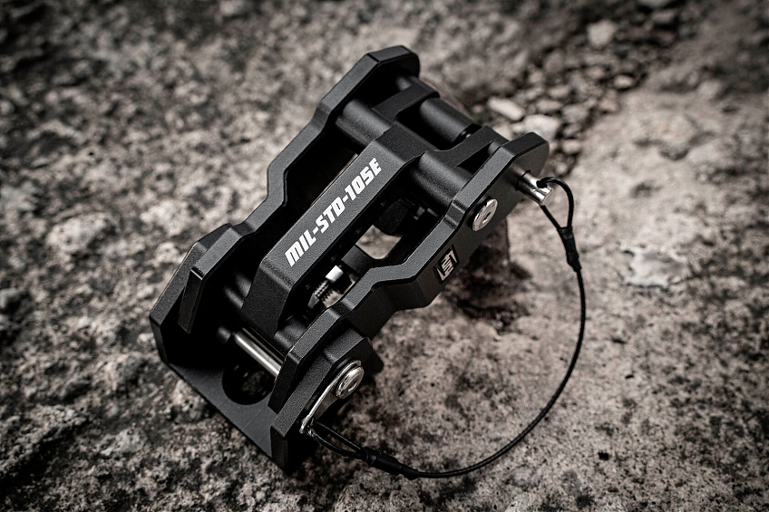 Замки капота с зеркалом FURY серии Awaken алюминиевые для Jeep Wrangler JL